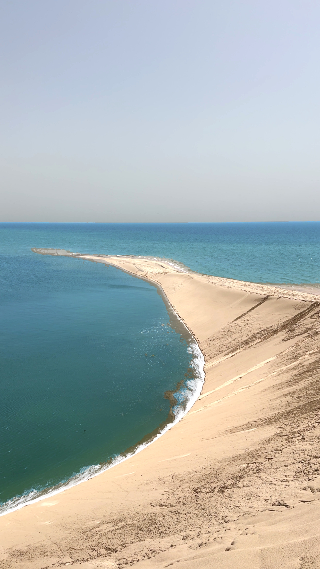 Dune Blanche de Dakhla — péninsule de sable et lagune turquoise